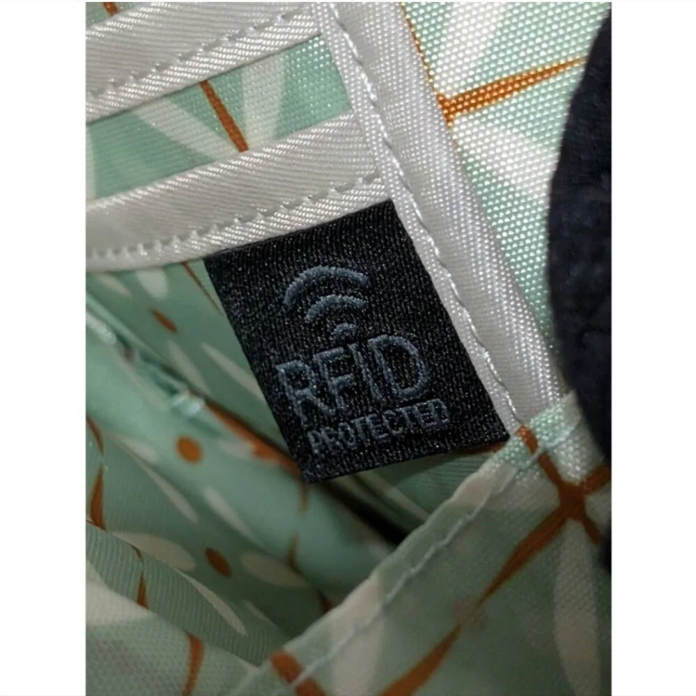 Lug Pike crossbody Phone RFID Card Wallet - Picture 3 of 4